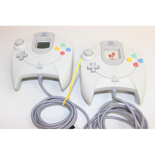 756 - A Sega Dreamcast gaming console  to include keyboard, Sonic Adventure game, 2 control pads and conne... 