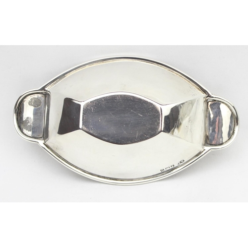 1033 - An Art Deco period bonbon dish of plain form, Birmingham 1940 by William Suckling Ltd, approx 14cm w... 