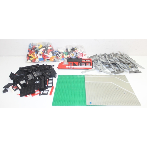 638 - Qty of Lego trainset to include track, engine and people