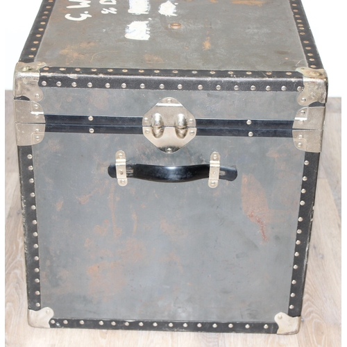 107 - A vintage metal covered shipping trunk, approx 92cm wide x 51cm deep x 52cm tall