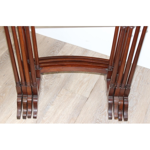 94 - An Edwardian style mahogany nest of 4 tables with turned legs, the largest approx 56cm wide x 35cm d... 