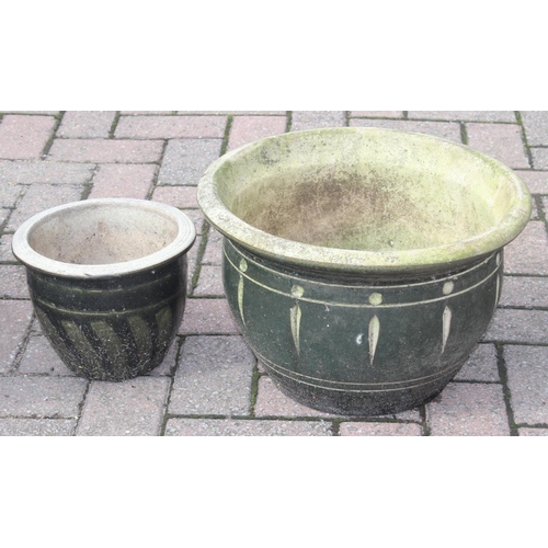 331 - 2 garden pots and 2 garden planters to include an example by Cotswold studio, largest approx 70cm W ... 