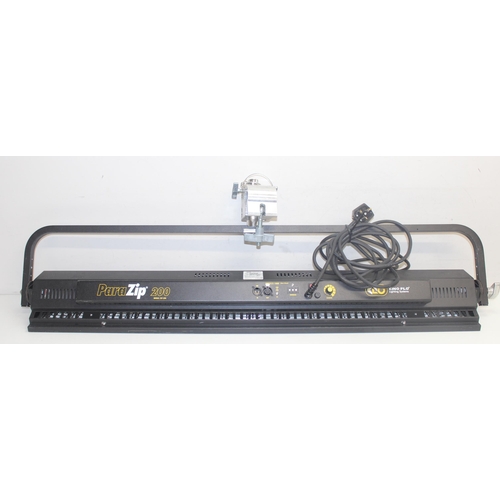 778 - 2 Kino Flo Parazip 200 lighting system model number 200-230 Y/P