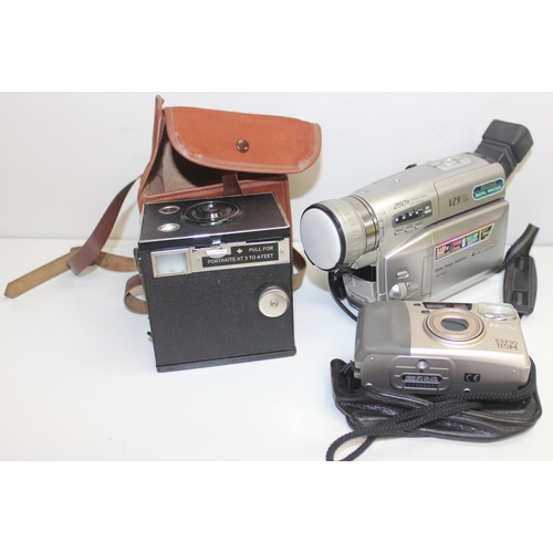 787 - Qty of vintage and later cameras and equipment to include Goko 100 S-8 editor viewer, Canon c-8 wide... 