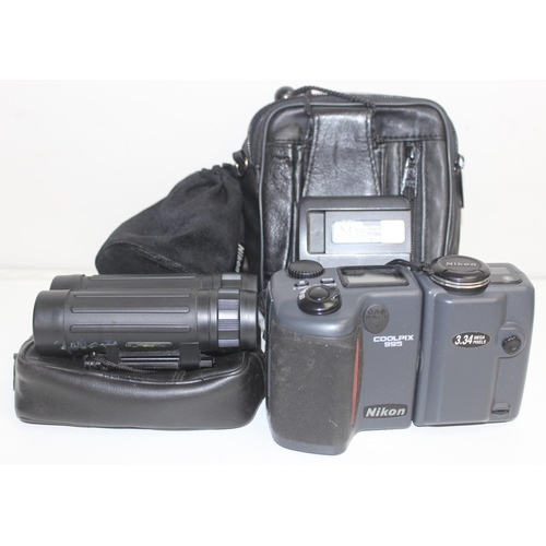 787 - Qty of vintage and later cameras and equipment to include Goko 100 S-8 editor viewer, Canon c-8 wide... 