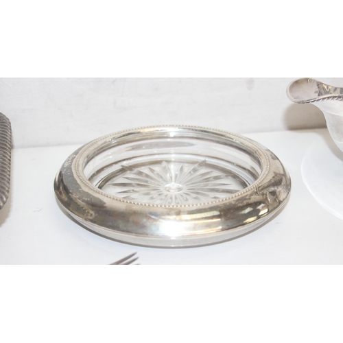 1008 - Qty of assorted silver and silver plated items to inc a silver mounted glass coaster, silver plated ... 