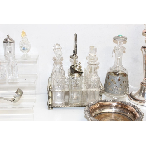 1025 - Qty of vintage and later cut glass, silver plate items, and an oil lamp with decorative glass reserv... 