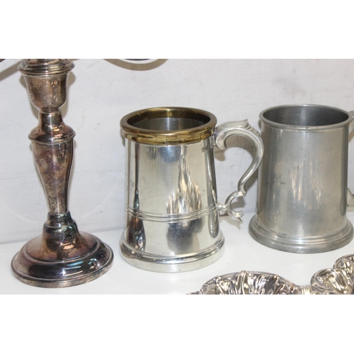 1028 - Qty of assorted silver plate and pewter items to inc a 3 branch candelabra, approx 2.8kg gross