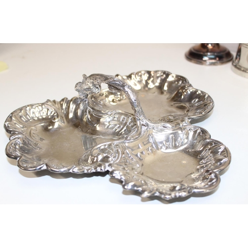 1028 - Qty of assorted silver plate and pewter items to inc a 3 branch candelabra, approx 2.8kg gross