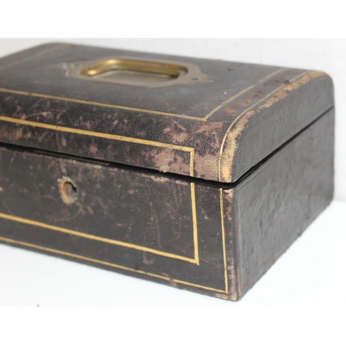 1142 - A qty of assorted vintage jewellery in antique leather covered jewellery box, to inc a number of pie... 