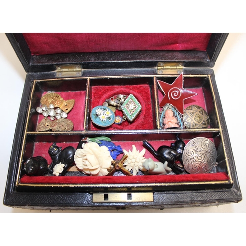 1142 - A qty of assorted vintage jewellery in antique leather covered jewellery box, to inc a number of pie... 