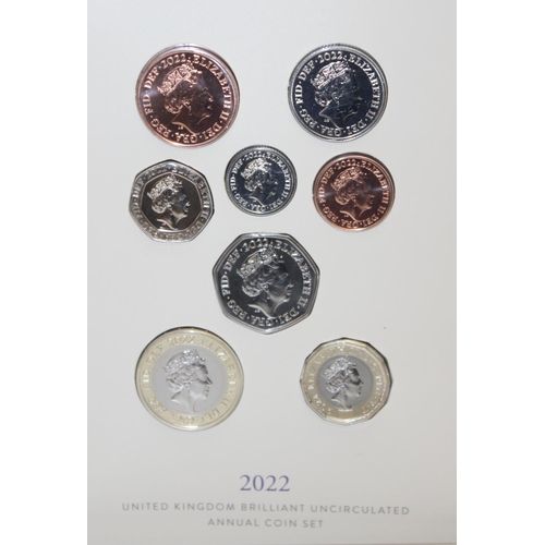 1217 - 3 assorted uncirculated coin sets to inc 2022 13 coin set, 2001 & 1983