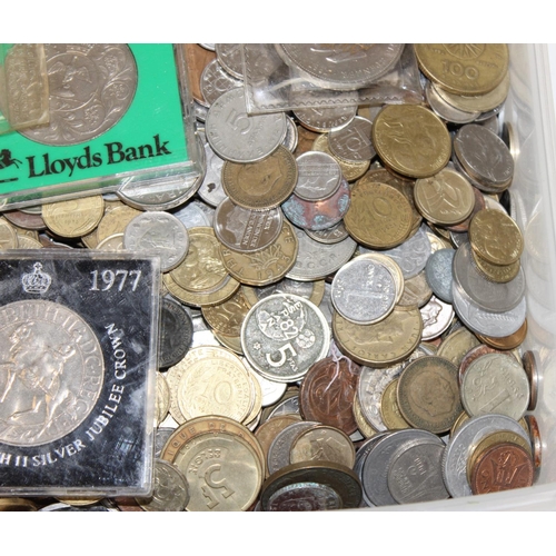 1218 - A large qty of assorted mixed world and British coins, approx 15.5kg gross