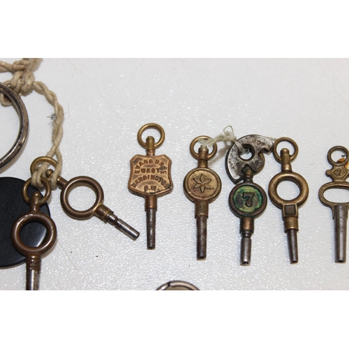 1315 - A qty of assorted antique and later pocket watch keys, some with advertising