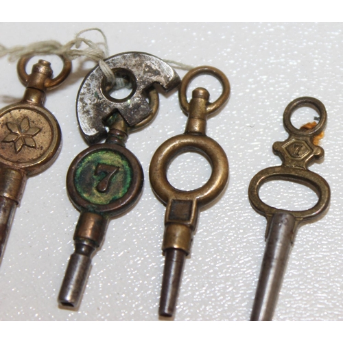 1315 - A qty of assorted antique and later pocket watch keys, some with advertising