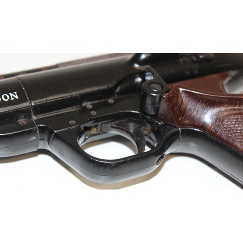 1409 - A vintage Webley Typhoon air pistol