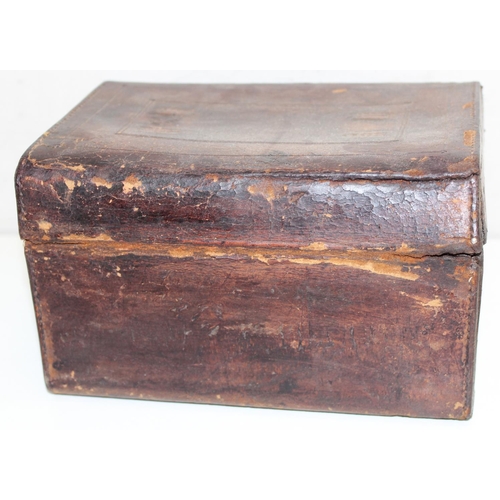 1528 - A 19th century travelling doctors or pharmacists leather apothecary case, containing a number of gla... 