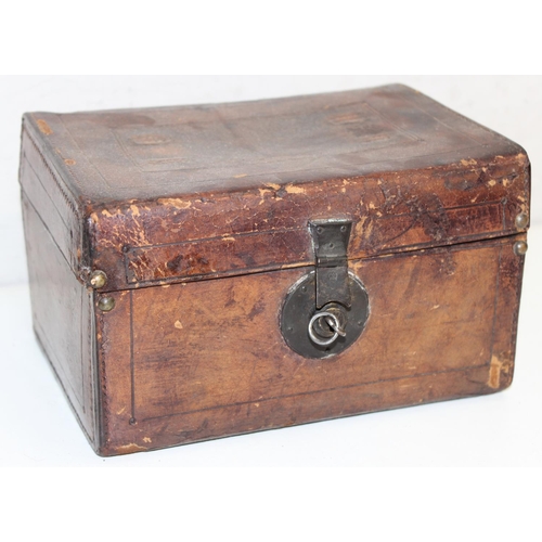 1528 - A 19th century travelling doctors or pharmacists leather apothecary case, containing a number of gla... 