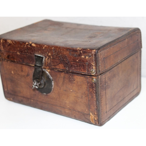 1528 - A 19th century travelling doctors or pharmacists leather apothecary case, containing a number of gla... 