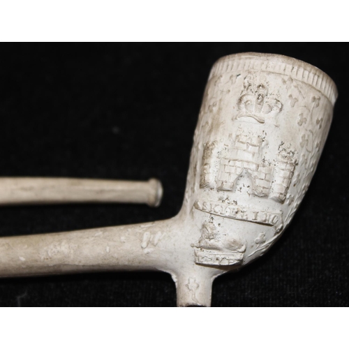 1531 - Qty of assorted antique and vintage clay pipes to inc masonic, Irish, Military crests etc