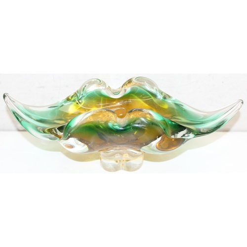 1539 - 2 coloured glass centrepiece bowls, likely by Murano, largest approx 62cm Wide