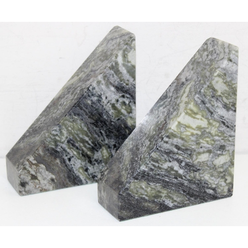 1604 - A pair of Irish Connemara Marble bookends, approx 13cm tall