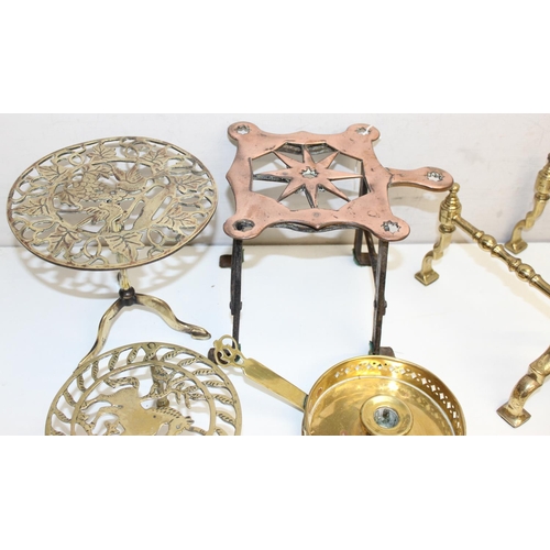 1624 - Qty of vintage and later brass and copper items to incl firedogs, trivet stands, coal scoops etc