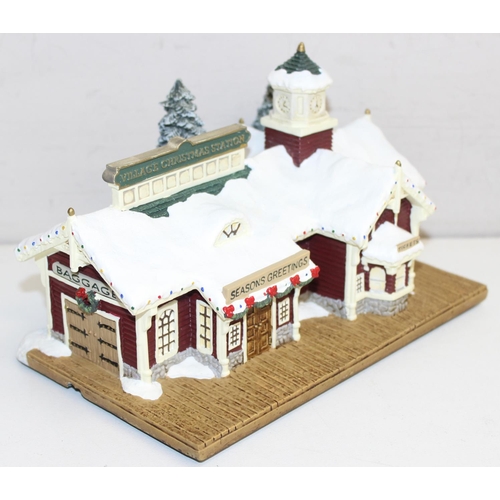 1639 - Thomas Kinkade: Limited edition Hawthorne Village Collection: 'Yuletide Bakery' and 'Village Christm... 