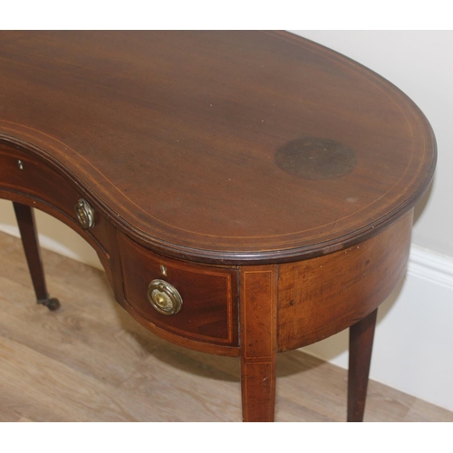 75 - An Edwardian Sheraton Revival period kidney shaped mahogany writing desk with 3 drawers, brass ring ... 