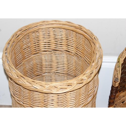 303 - Qty of assorted wicker items to inc a child's chair, 2 baskets and a qty of wooden clothes brushes e... 