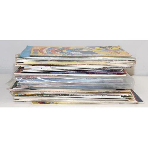 576 - Qty of assorted vintage comic books, mainly Marvel to include Spiderman, Superman, X-Men, Nth Man, e... 