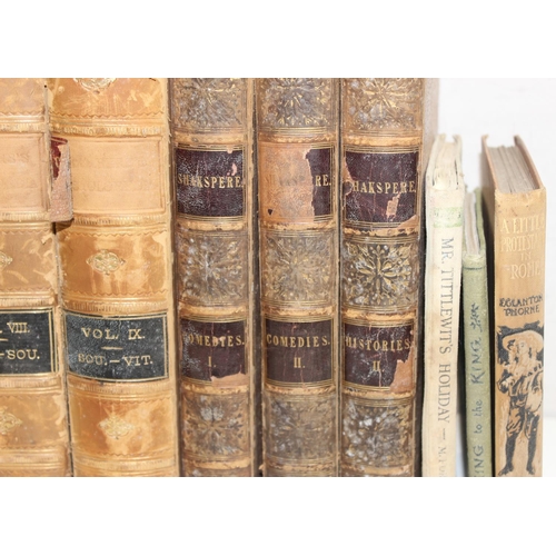 580 - Qty of assorted antique and vintage books, some leather bound examples and decorative cloth bound ex... 