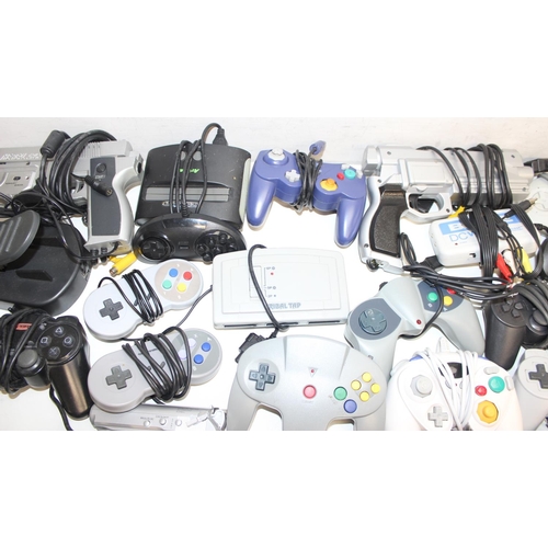 661 - Qty of Vintage and other gaming controllers and accessories to include Wii controller charger, Dream... 