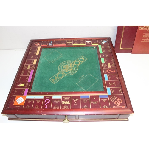 662 - Vintage Franklin Mint edition wooden Monopoly game board and contents, with gaming instructions, pro... 