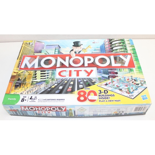 666 - Qty of Monopoly game variations to include versions in French and Russian, Monopoly City, Lancashire... 