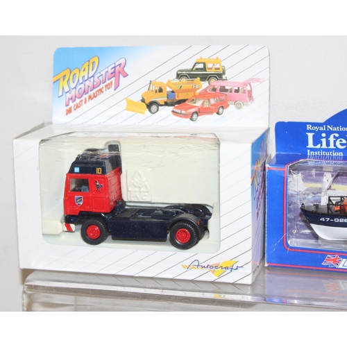 669 - Qty of assorted boxed toy vehicles to inc police cars etc (18)