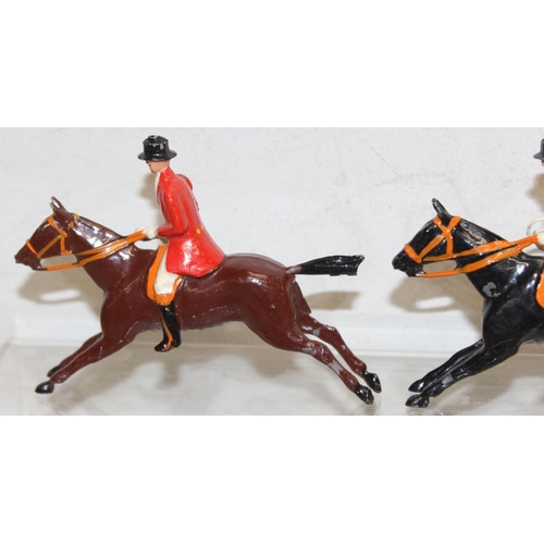 676 - Qty of assorted vintage painted diecast lead Hunstmen and Hounds related figures, mainly Britains