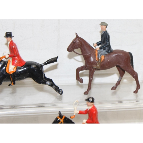 676 - Qty of assorted vintage painted diecast lead Hunstmen and Hounds related figures, mainly Britains