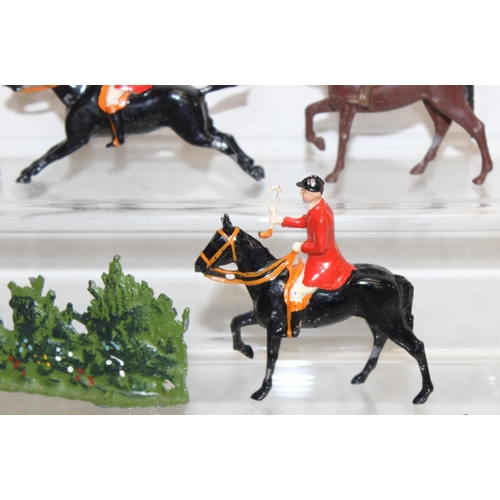 676 - Qty of assorted vintage painted diecast lead Hunstmen and Hounds related figures, mainly Britains