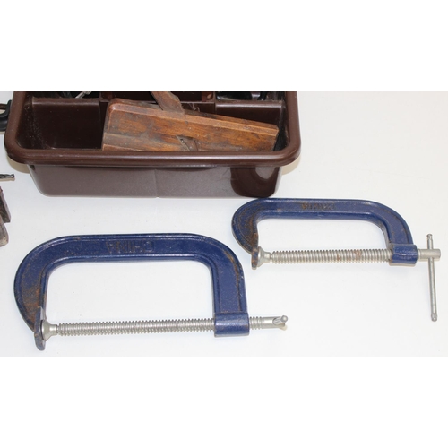 760 - Qty of vintage tools to inc vices, clamps, hammers etc