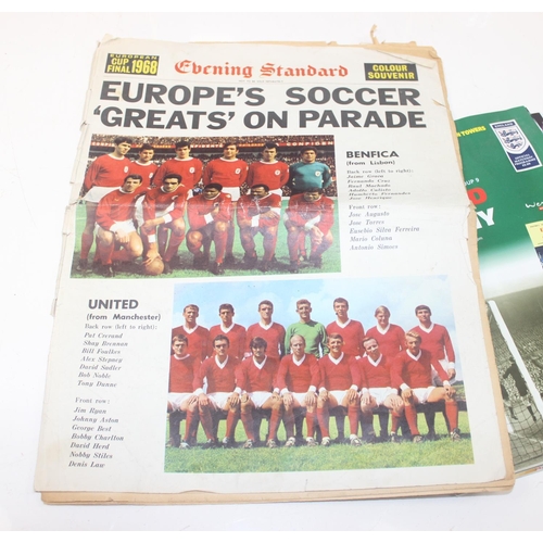 782 - Qty of sporting ephemera to include a signed George Best framed magazine article believed to be genu... 