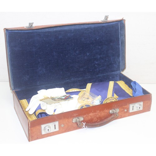 1420 - A vintage case of Masonic items to inc medals, jewels, aprons and sashes, one medal silver gilt, mai... 