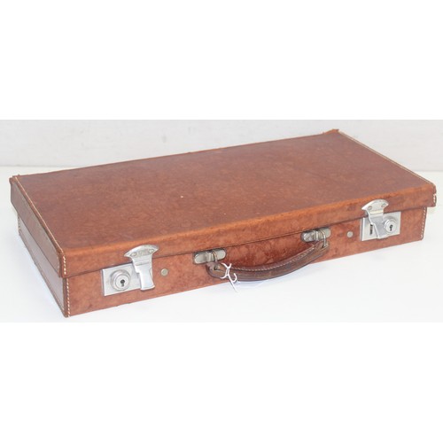 1420 - A vintage case of Masonic items to inc medals, jewels, aprons and sashes, one medal silver gilt, mai... 