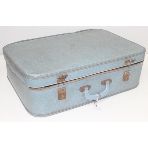 1687 - Vintage travel case filled with a huge qty of gauze and first aid dressings etc