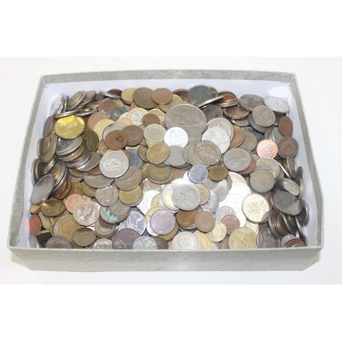 1207 - Qty of assorted mixed world and British coins, approx 5.5kg gross