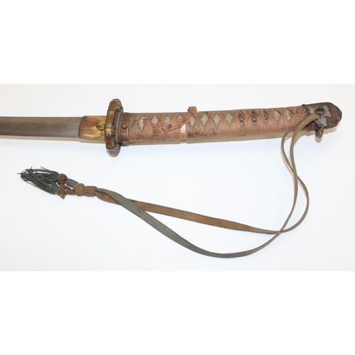 1400 - A vintage Japanese samurai sword, believed to be a c.WW2 period officers sword, with painted sheath,... 