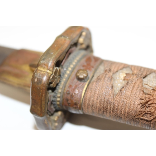 1400 - A vintage Japanese samurai sword, believed to be a c.WW2 period officers sword, with painted sheath,... 