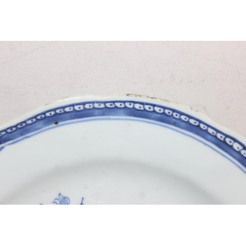 1523 - An antique Chinese blue & white plate decorated with flowers, likely early 19th century, approx 25cm... 