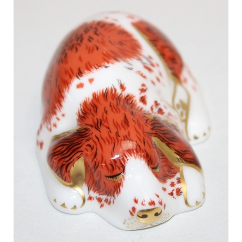 1576 - Royal Crown Derby collectors guild paperweight of a sleeping dog, boxed, approx 9cm long