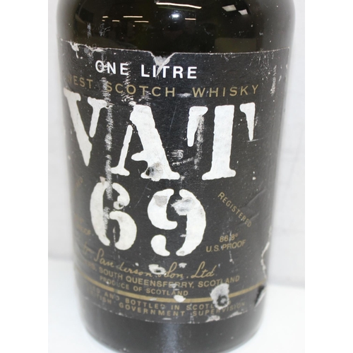 1579 - Vintage 1 litre bottle of VAT 69 Scotch Whisky